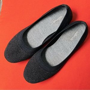 Black Allbirds tree breezers size 8 but fits like 7.5
